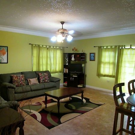Centrally Located Guest Apartments Kingston Exterior foto